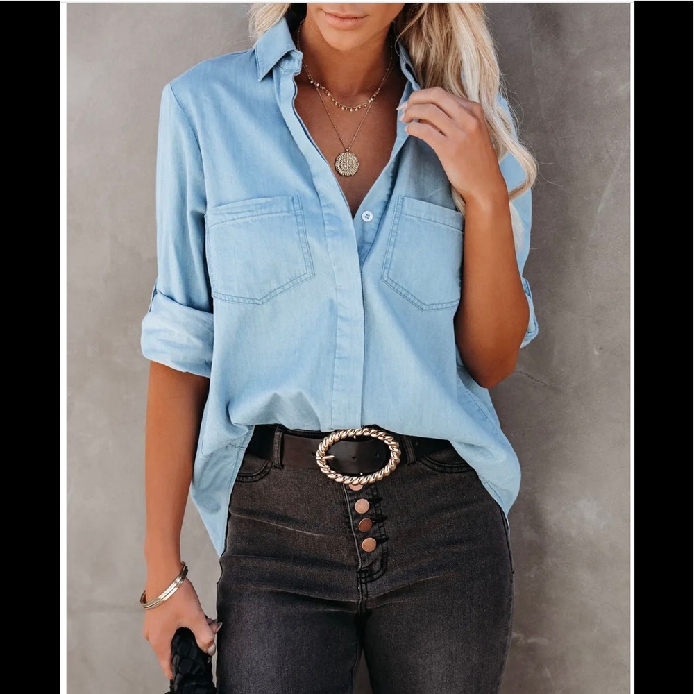 VICI- PAULETTE COTTON CHAMBRAY BUTTON DOWN TOP size medium NWOT